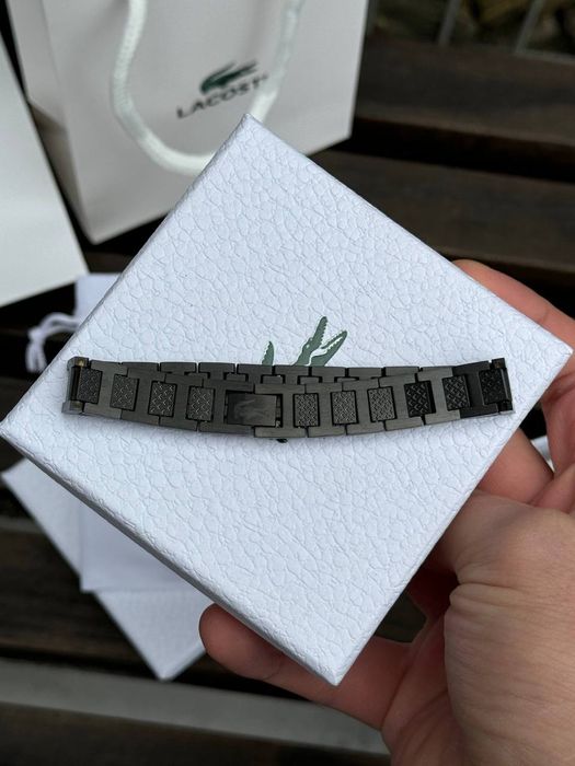 Браслет Lacoste.