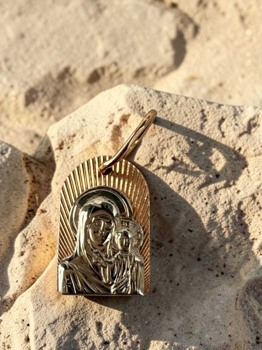 Złota zawieszka Matka Boska z Dzieciątkiem – próba 585 – 0,84 g p690