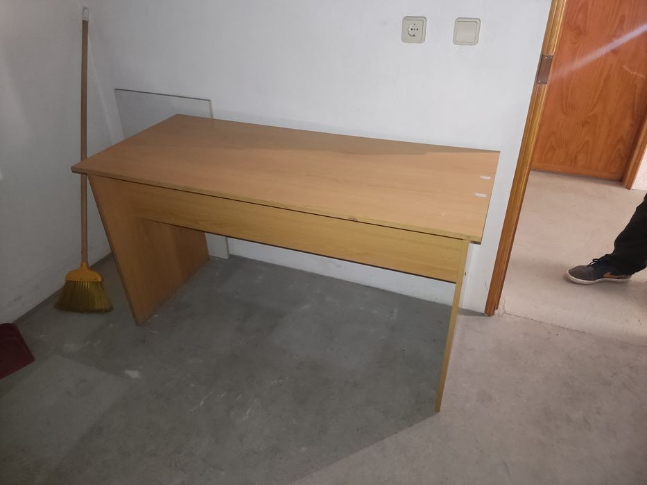 Mesa/secretária usada