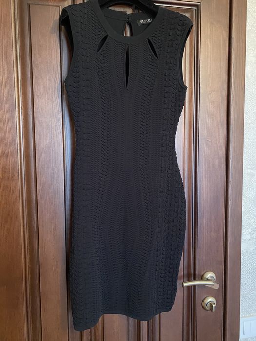 Продам нову сукню плаття Guess