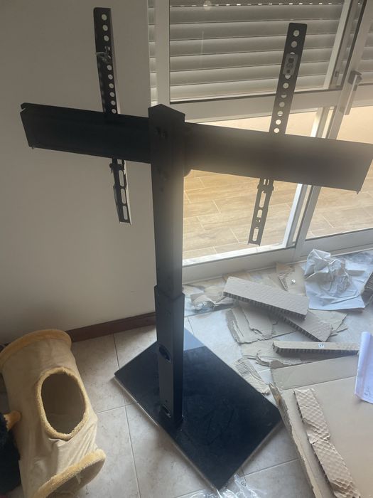 Suporte TV de chão para televisão da marca BONTEC, em excelente estado de conservação.