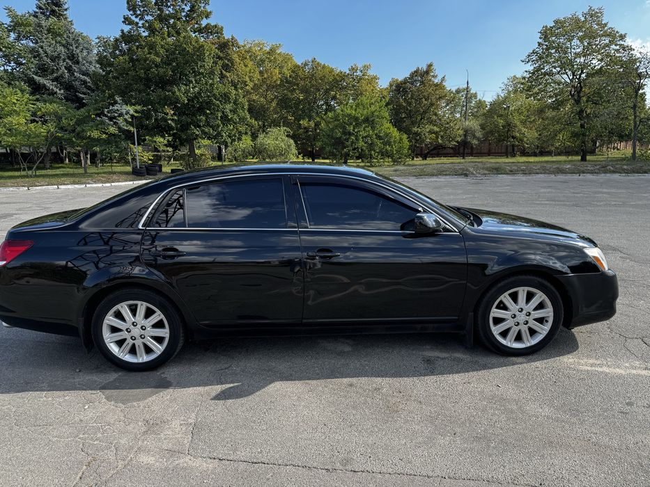 Автомобіль Toyota Avalon