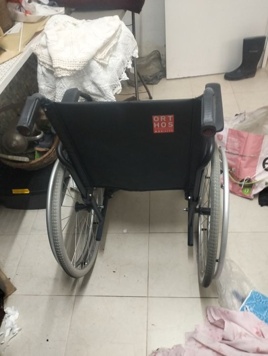Cadeira de rodas como nova