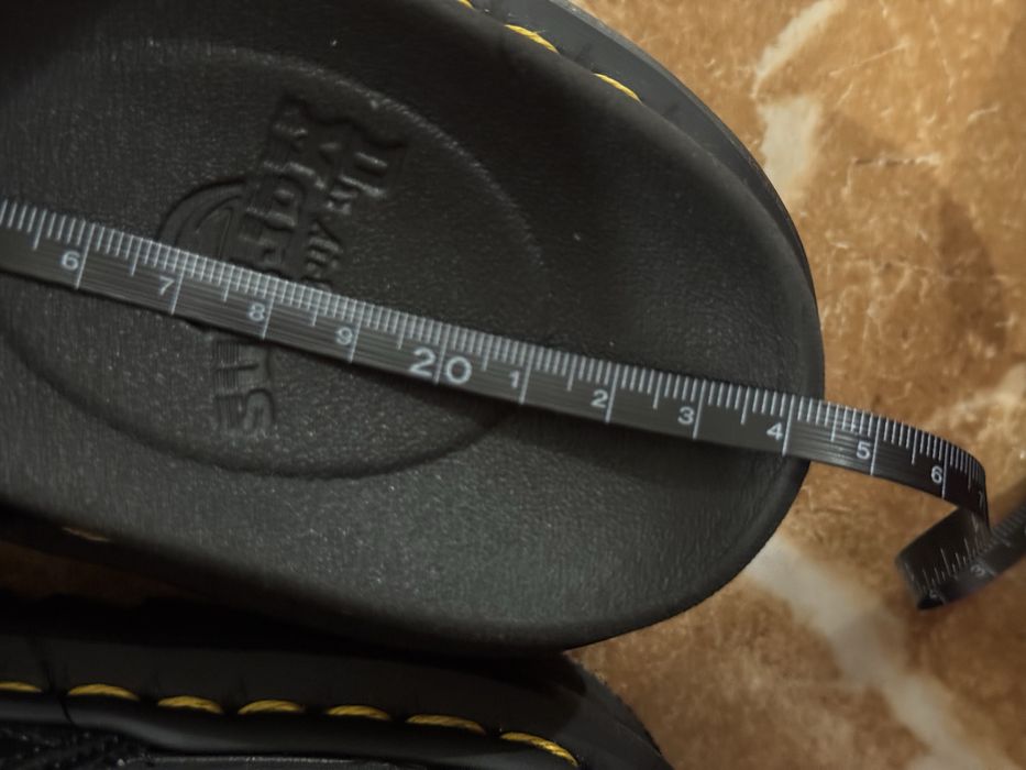 Шльопанці Dr. Martens