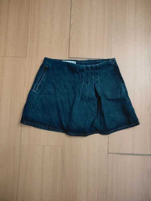 calções de ganga com pregas da coleção Zara Kids, concebidos para o tamanho 11-12 anos