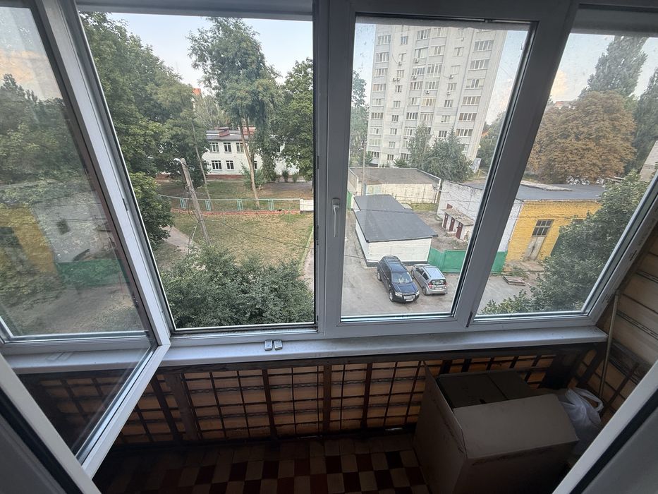 Від власника. 2 кім. Кв, 45м 2, район кругу(привокзальний ринок), 4 поверх