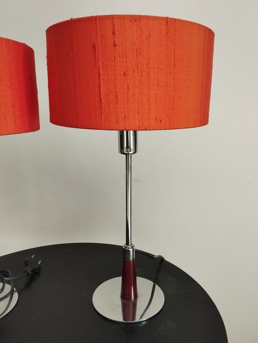 Candeeiros de Mesa pequenos em metal com abajur laranja