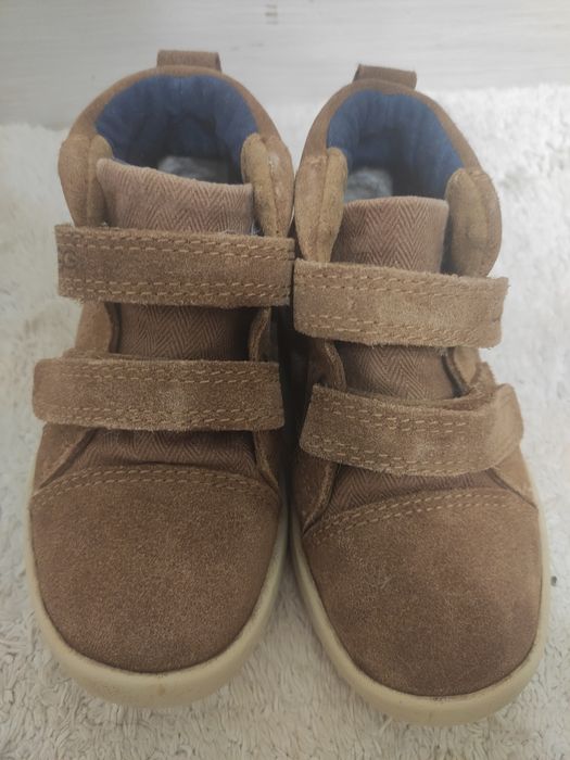 Ботинки черевички ugg р 25