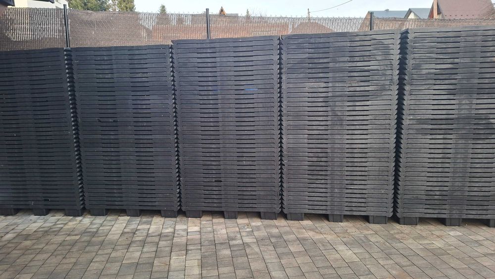 Palety 120x80 plastikowe ażurowe kratowe Europalety Mocne