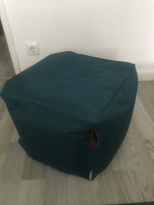 Puff  Azul da Hôma para qualquer divisao. Leve e facil de transportar.