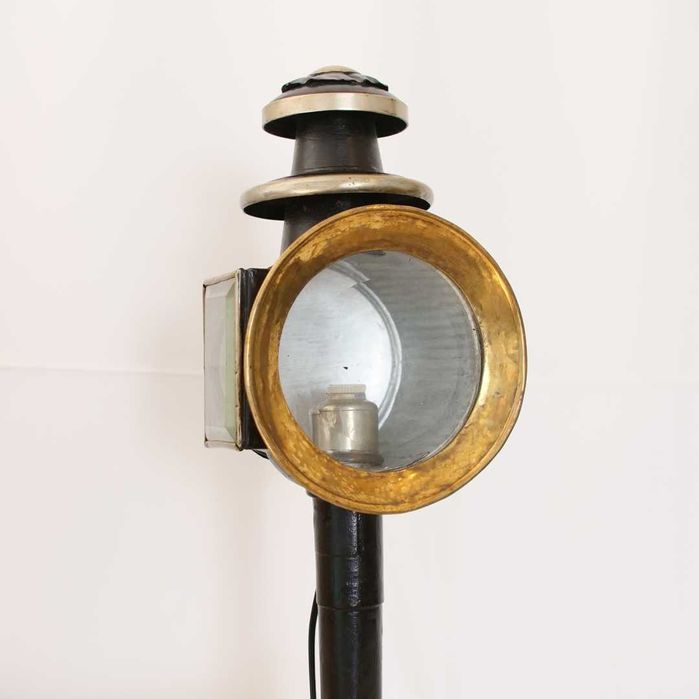 Lanternas de carruagem adaptadas a candeeiros