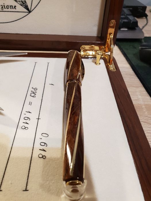 Pióro wieczne Visconti Divina Proporzione Solid Gold Trims LE 314/618