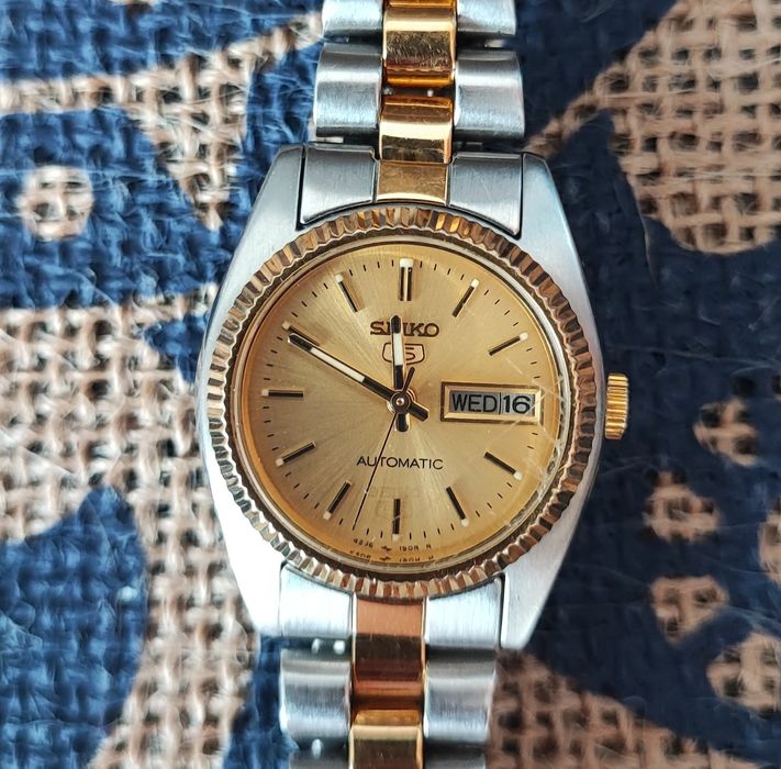 Swatch swiss Saiko наручные часы годинники женские