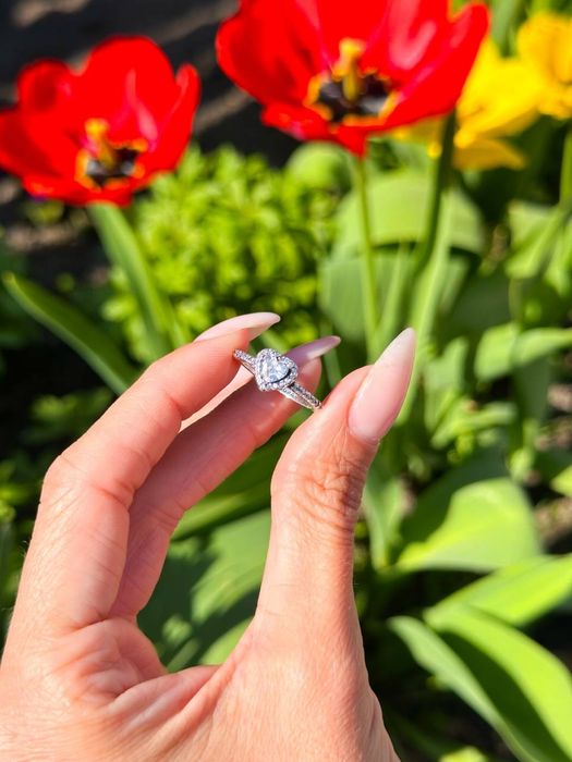 Неймовірні сяючі каблучки