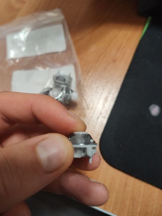 4 szt. UFO Silver Magnetic Switches