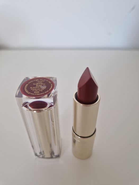 Baton novo estee lauder