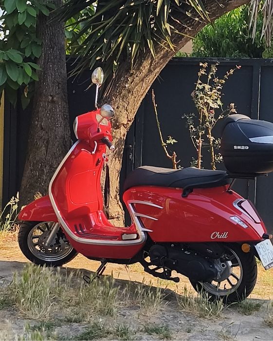 Scooter 125cc UM-CHILL, ainda na garantia.