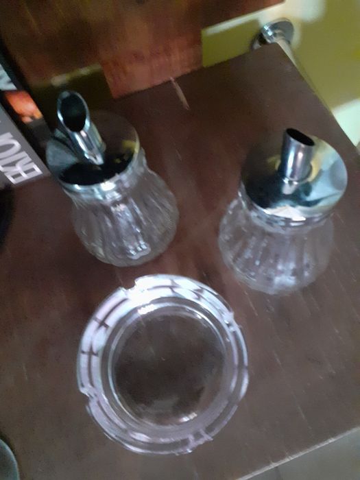 Обмін або Продам пепельничку за 50 грн та цукерницю за 50 грн