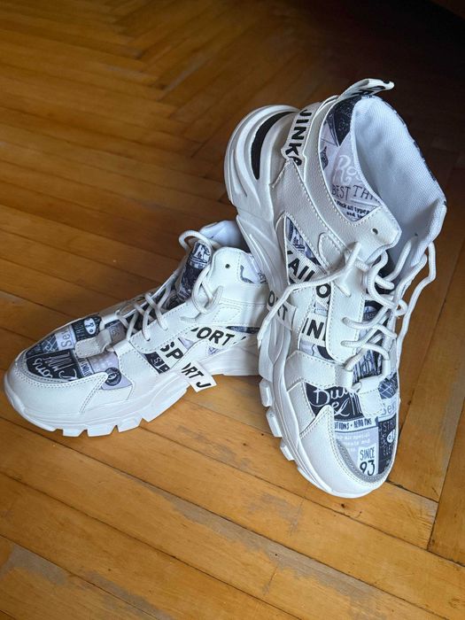 Кросівки чоловічі