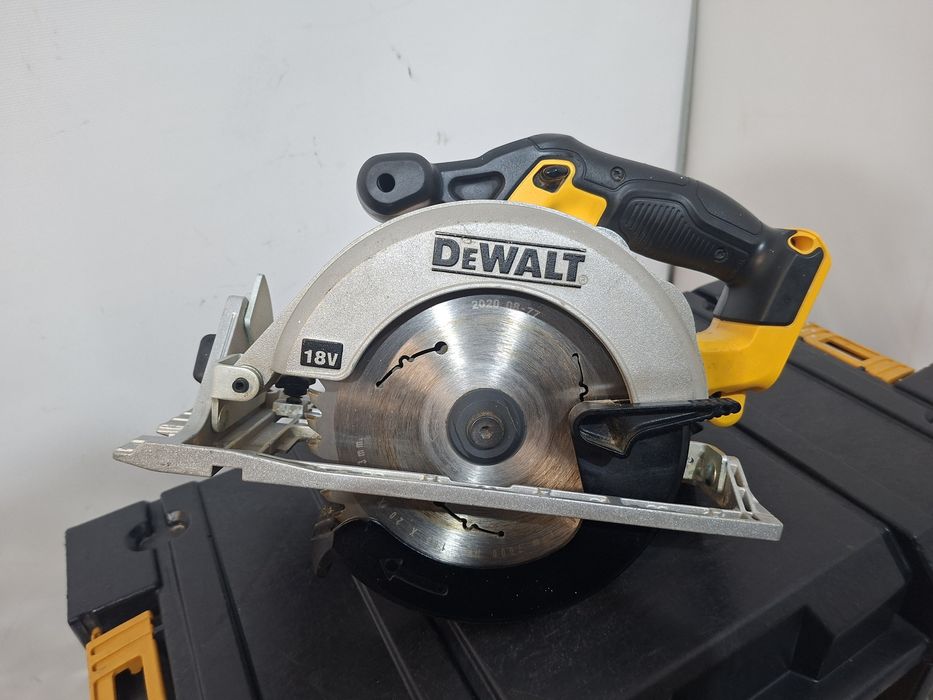Пила дисковая аккумуляторная DeWALT DCS391