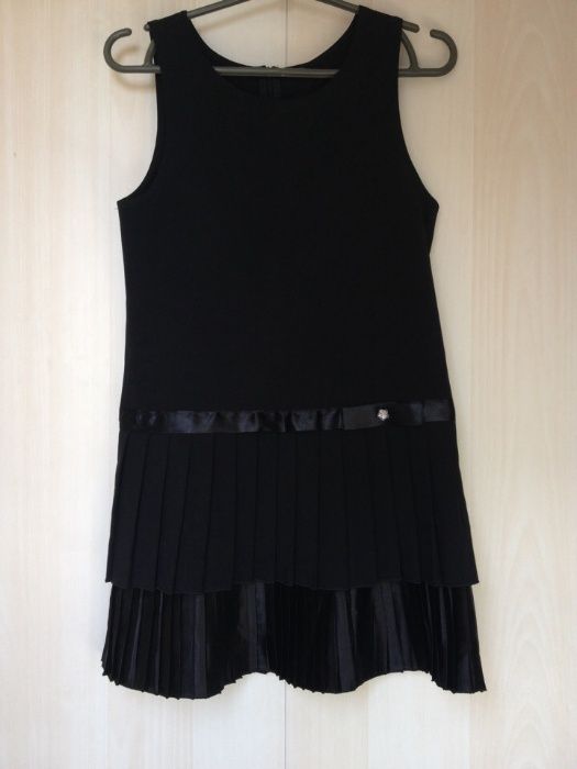 Сарафан, платье школьное состояние нового.