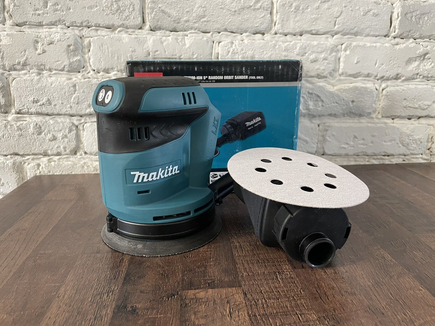 Аккумуляторная шлифовальная машина Makita XOB01Z 18V LXT орбитального