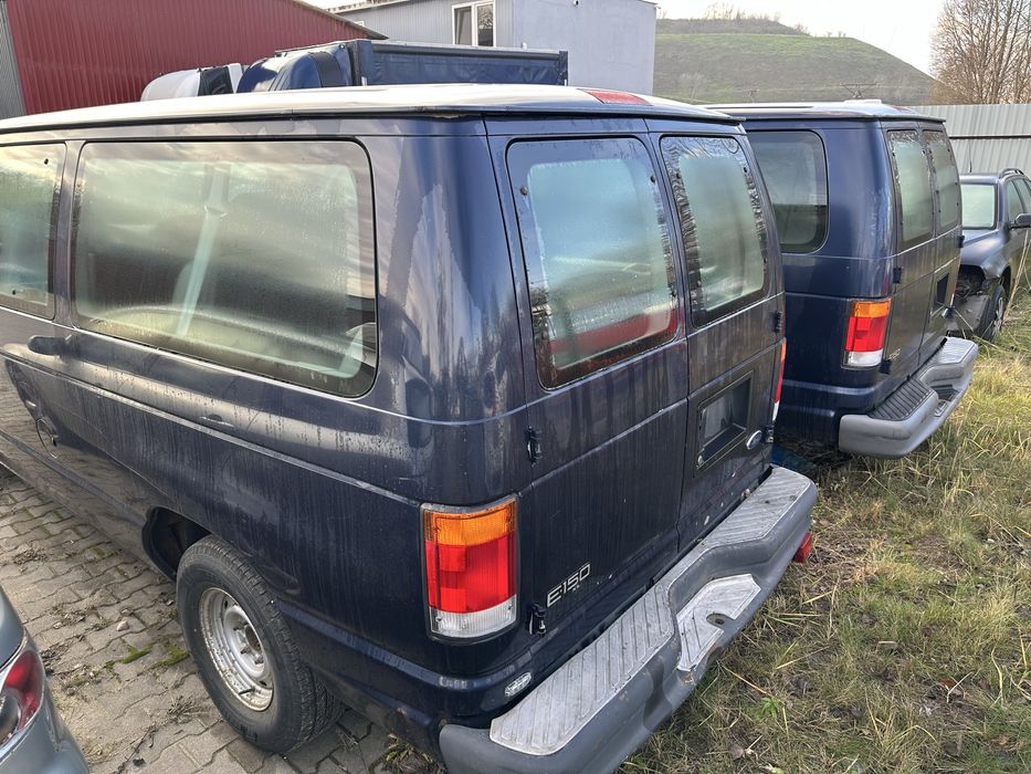 Ford E150 XLT Econoline 2 шт.