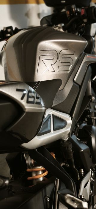 Triumph Street Triple RS igual a nova