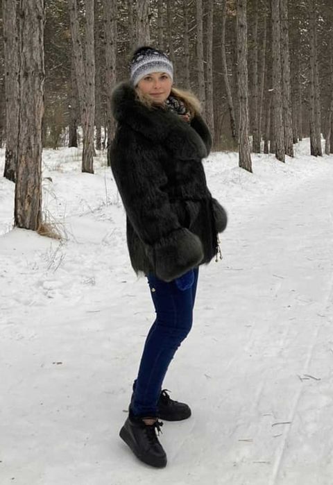 Шуба (рост 158) - основа нутрія;  рукава та воротнік - песець