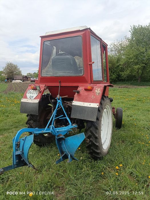 Продам трактор т25 з  плугом
