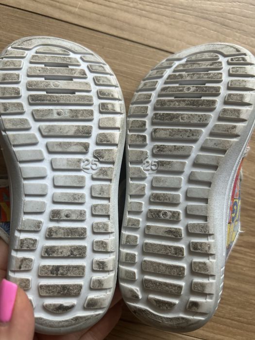 Buty tenisówki zmienne 25 ccc