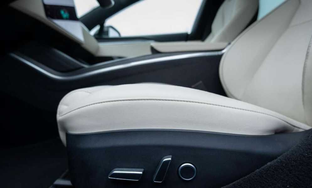 Tesla Model S 2023 року