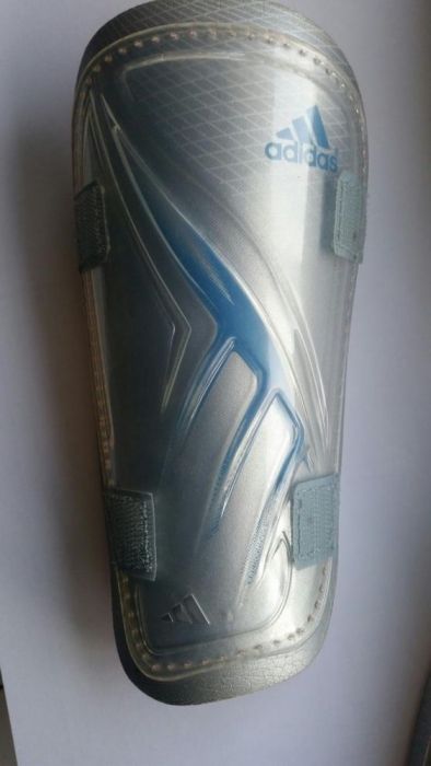 Caneleiras Adidas tamanho S