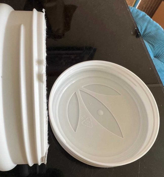 Емкости (банки, цилиндры) очень удобные для хранения чего либо: 15 грн ...