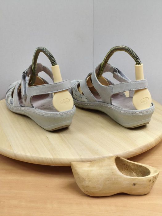 Sandały r. 39 Suave Ivory damskie skórzane do szerokiej stopy na rzep