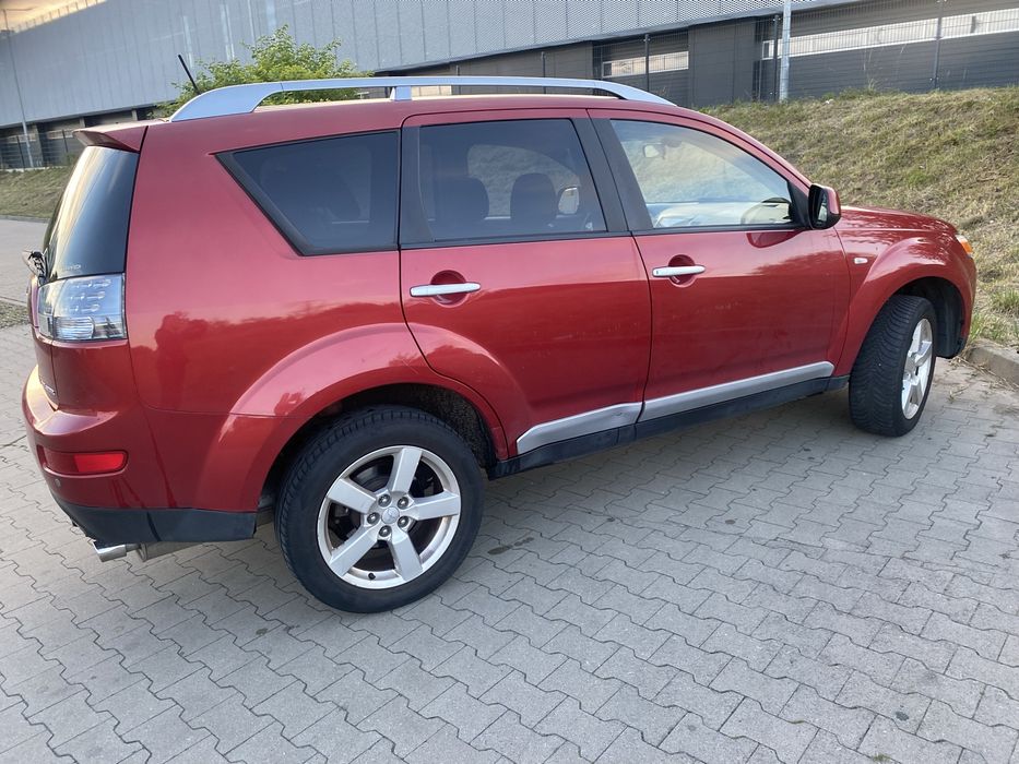 Mitsubishi Outlander z 2007 roku z silnikiem 2.4 benzyna tmodel II