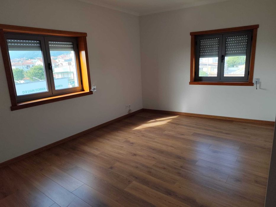 T2 Arrendamento com garagem fechada e terraço