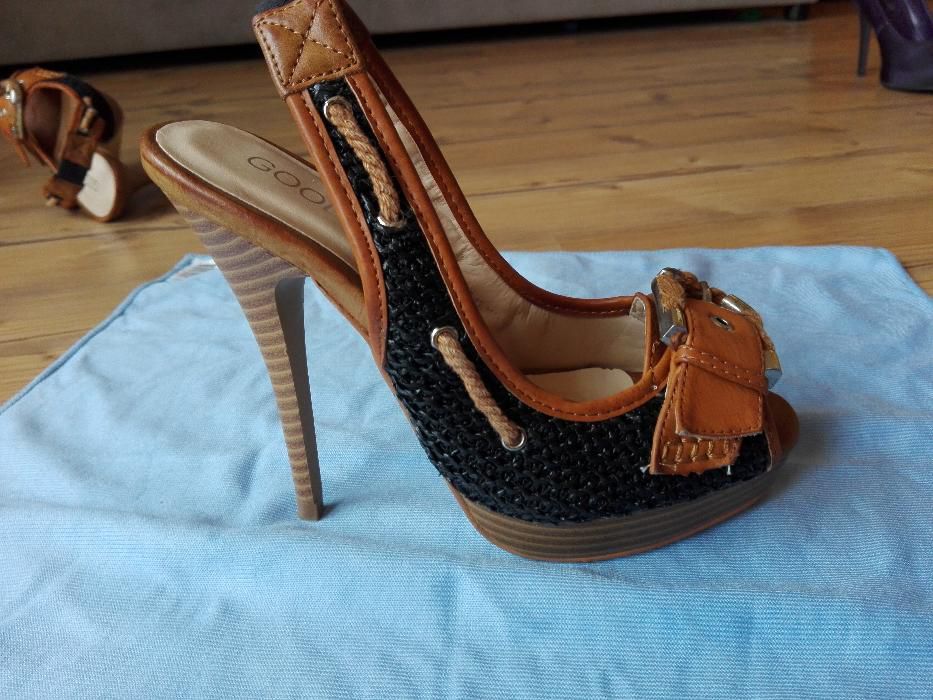 szpilki na platformie