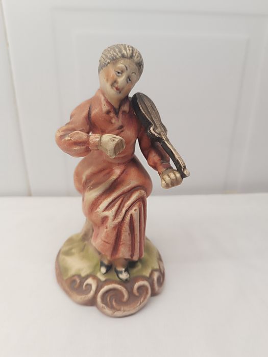 Figura Mulher a Tocar Violino. 17 cm