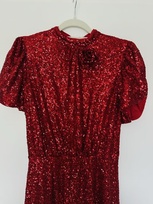 Cekinowa sukienka z bufistymi rękawami rozm. L