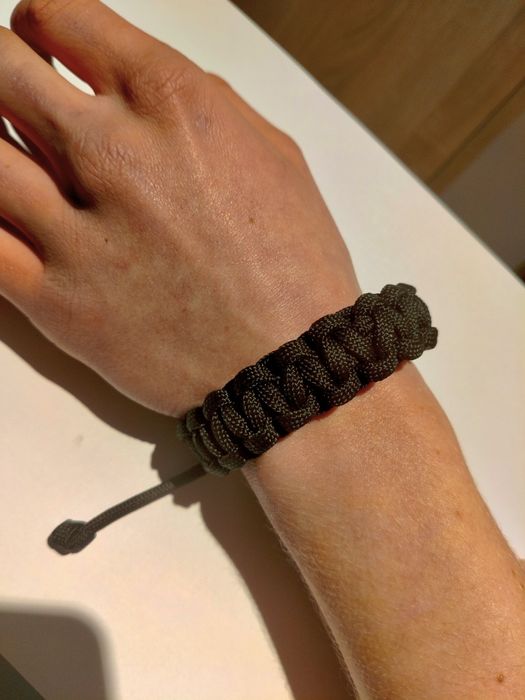 Bransoletka taktyczna militarna pleciona ze sznurka