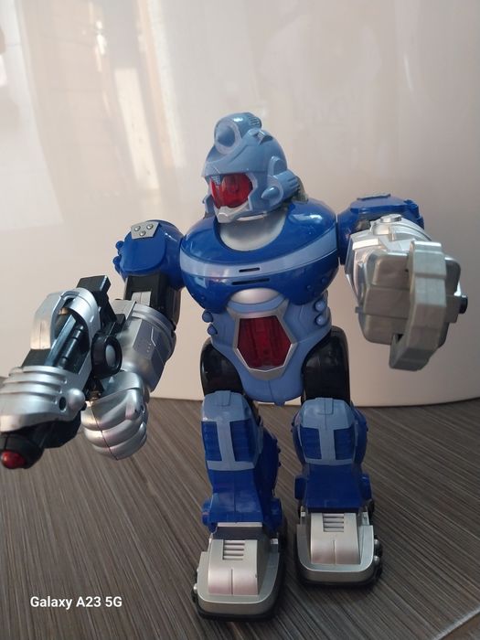 Robot zabawka światła dźwięk  strzelanie