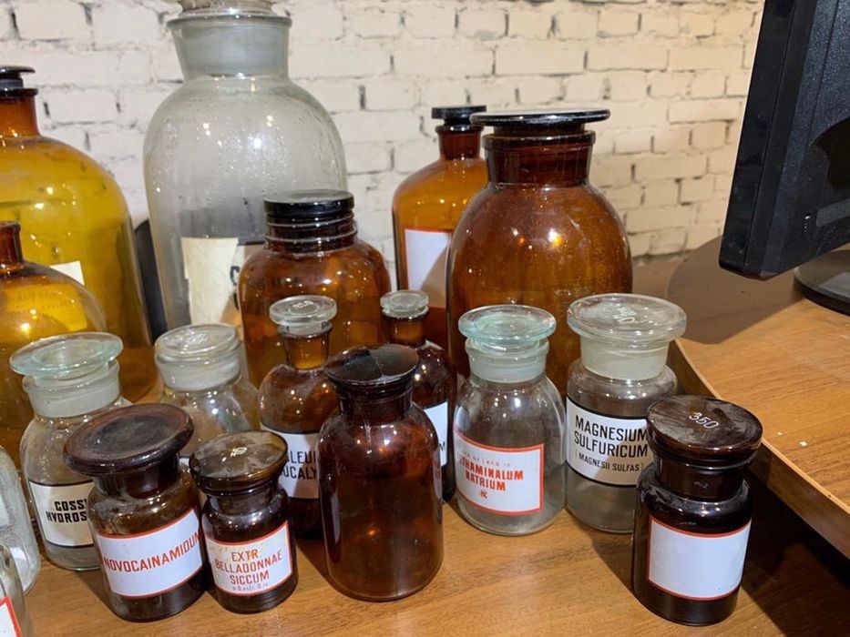 Медичні старовинні ємкості