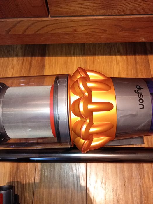 Dyson V15 absolute
