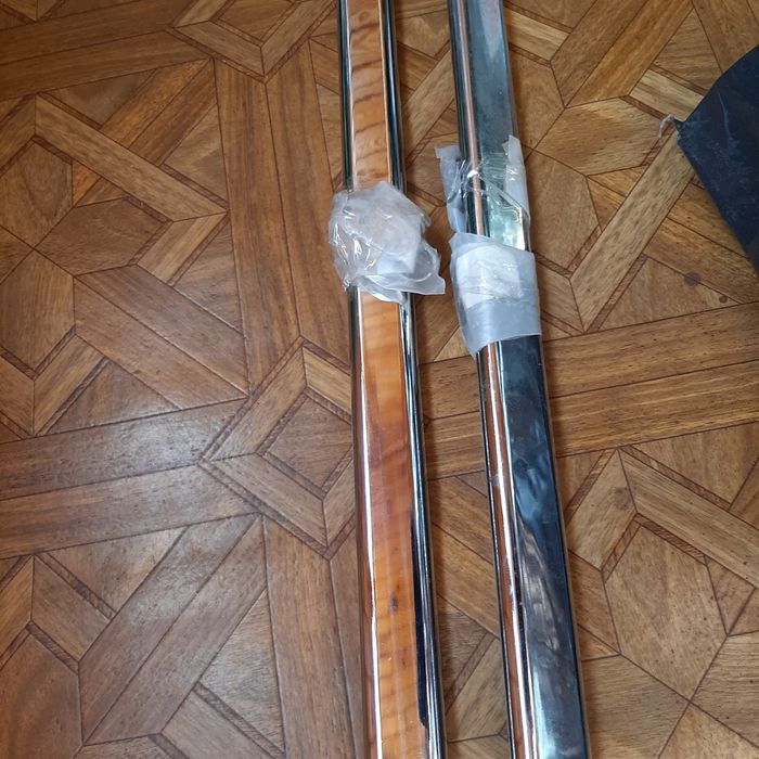 Продам 2 хромовані труби 1,5м в шафу. Нові