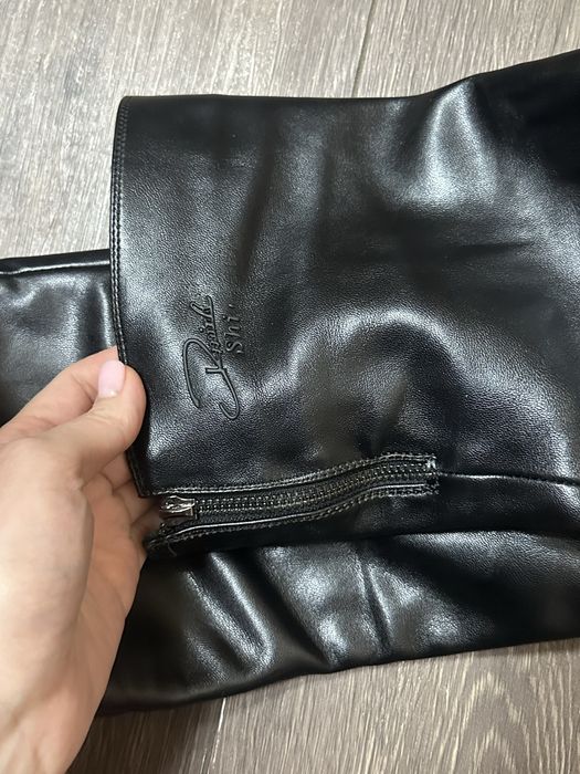 Високі чорні ботфорти чоботи