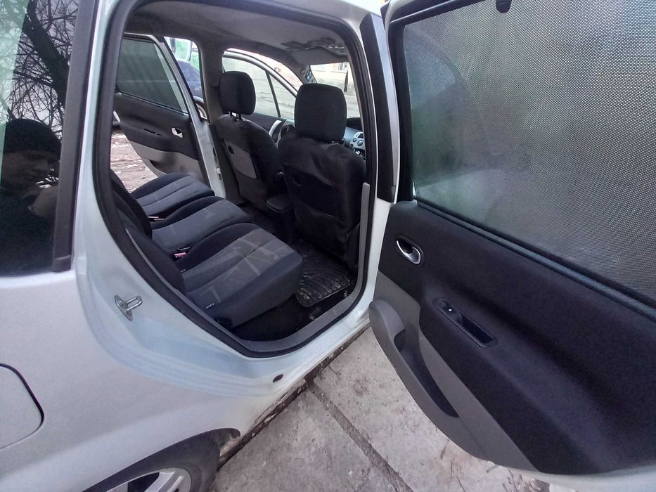 Renault Scenic 2 .1.6 бензин.2004 год