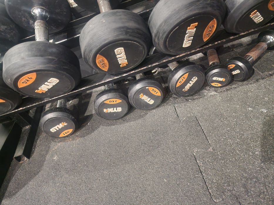 Zestaw hantli ze stojakiem