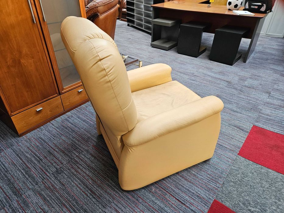 Poltrona Relax, em pele - Muito bom estado geral