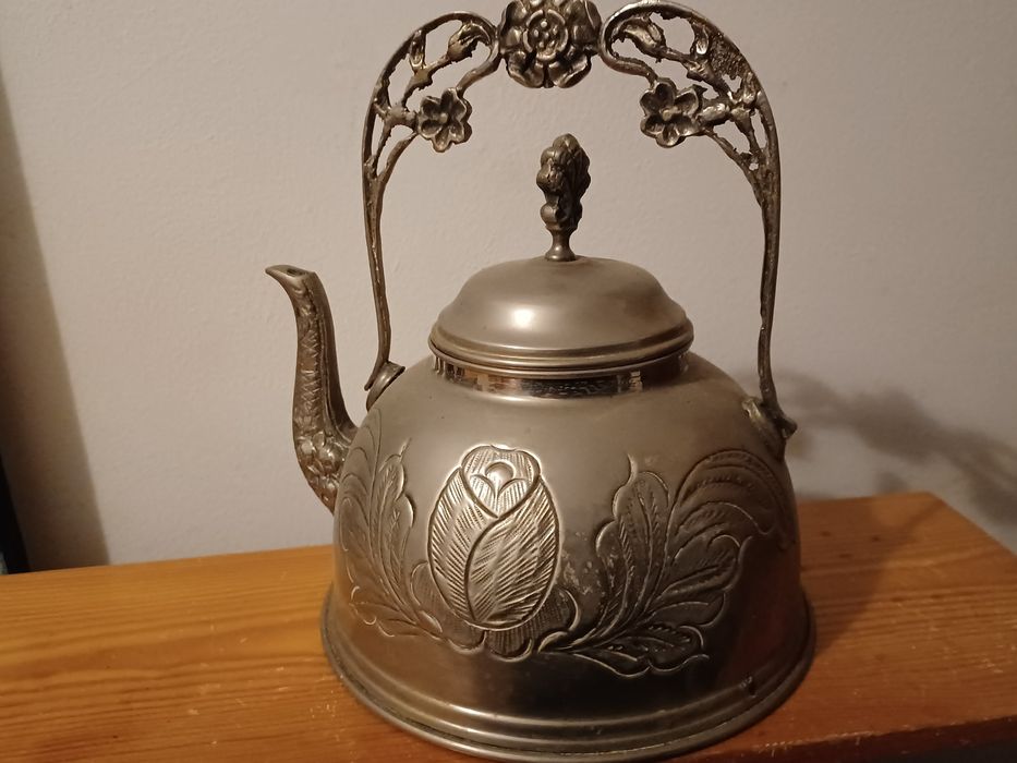 Chaleira decorativa estanho